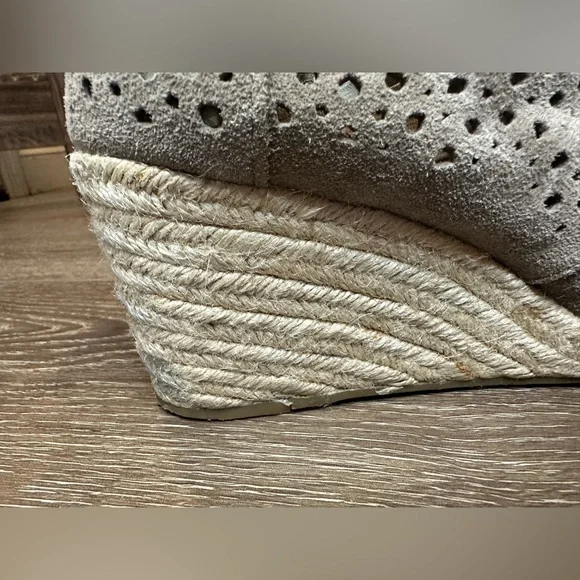 TOMS Laser cut Suede Wedge Booties • Espadrille - Picture 11 of 13